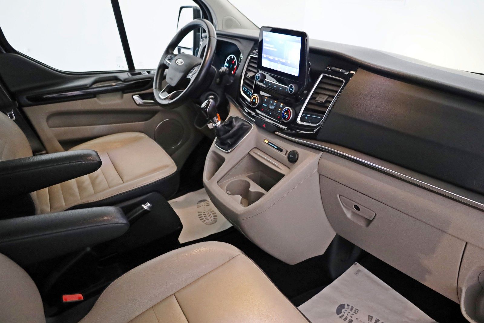 Fahrzeugabbildung Ford Tourneo Custom TITANIUM X 8 Si,Leder,Navi,Xenon