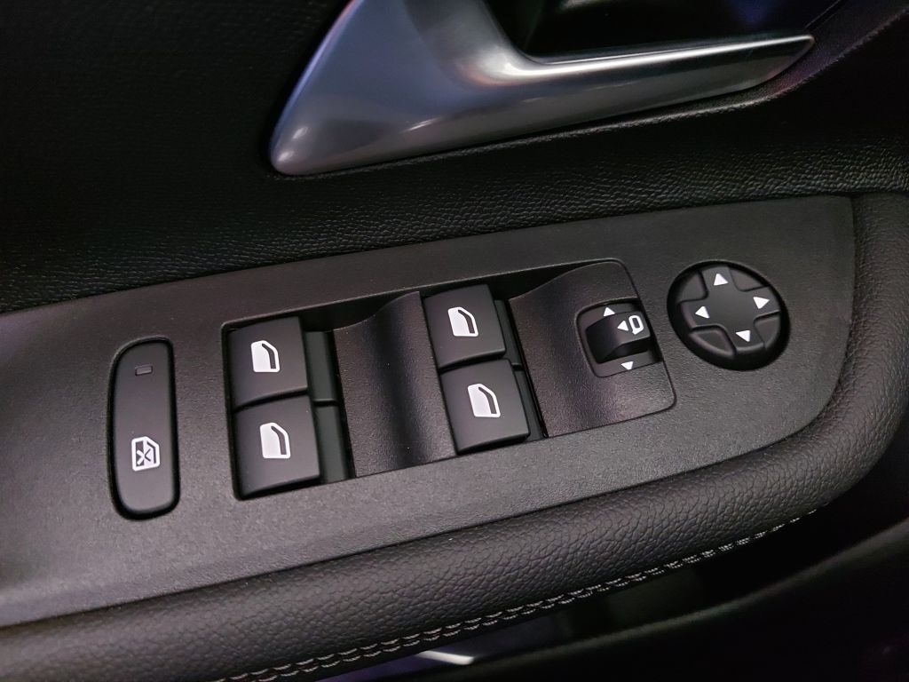 Fahrzeugabbildung Opel Mokka-e Ultimate+MatrixLED+Navi+Alcantara+Keyl.