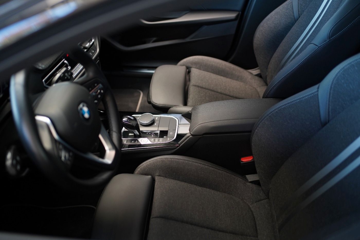 Fahrzeugabbildung BMW 118i Sport Line +LED+Live Cockpit+Head Up Displa