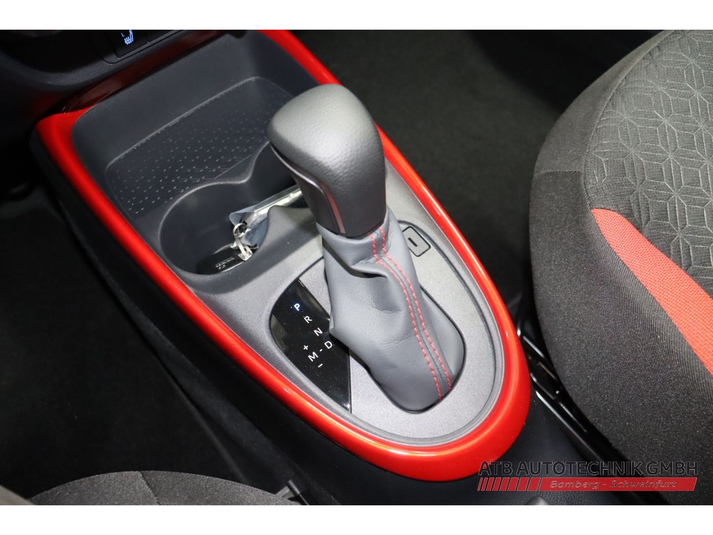Fahrzeugabbildung Toyota Aygo X Air Team D 1,0-l-VVT-i Faltdach Apple Car