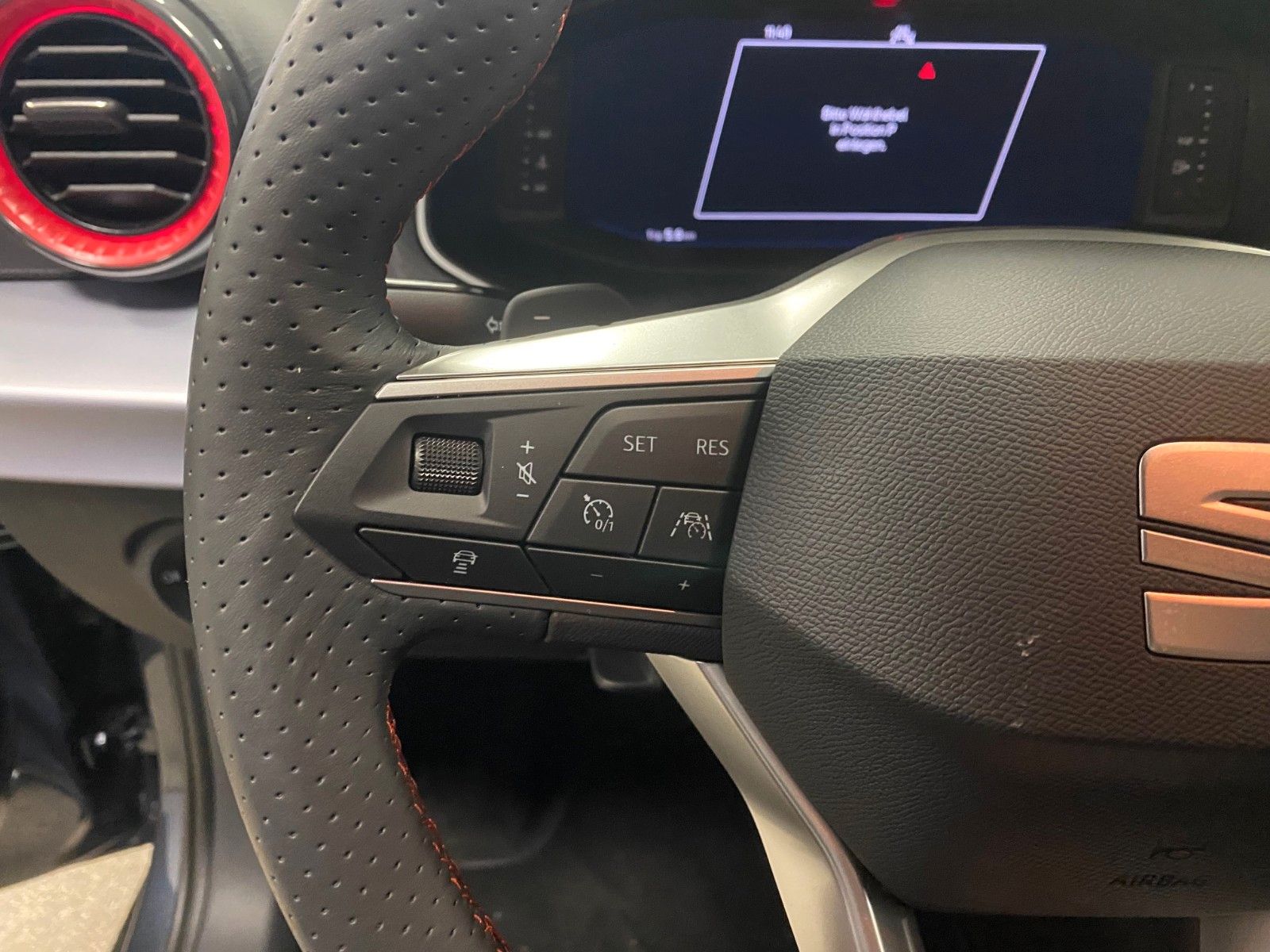 Fahrzeugabbildung SEAT Arona TSI FR DSG+AHK+5 Ja. GARANTIE+SPURWECHSEL+