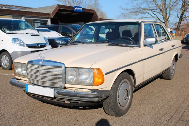 Mercedes-Benz 200 W123