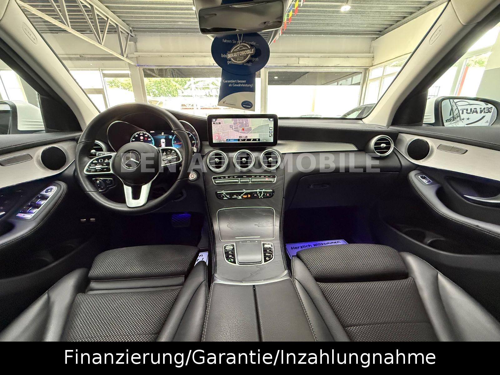 Mercedes-Benz GLC 300d 4Matic PANO+LED+RFK+AHK