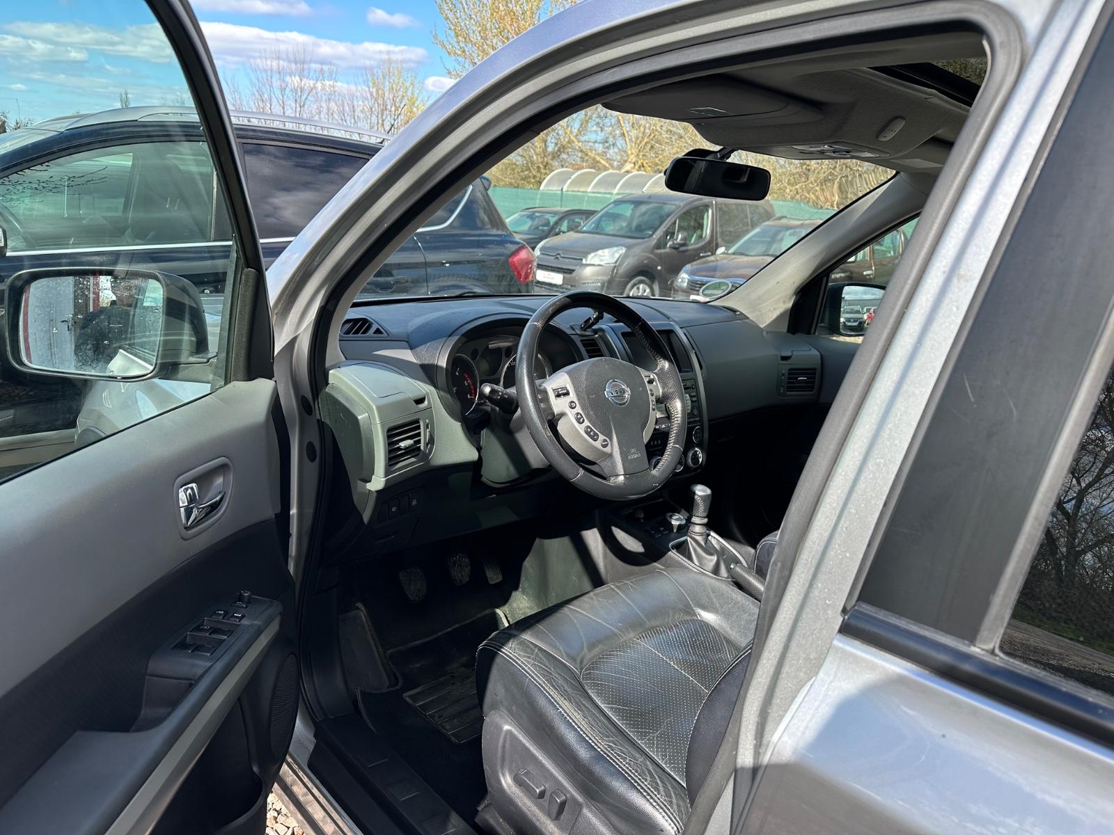 NISSAN X-TRAIL LE 4X4 2.0 DCi 173CH BVM - TOIT OUVRANT PANORAMIQUE - VOLANT EN CUIR - CT à jour