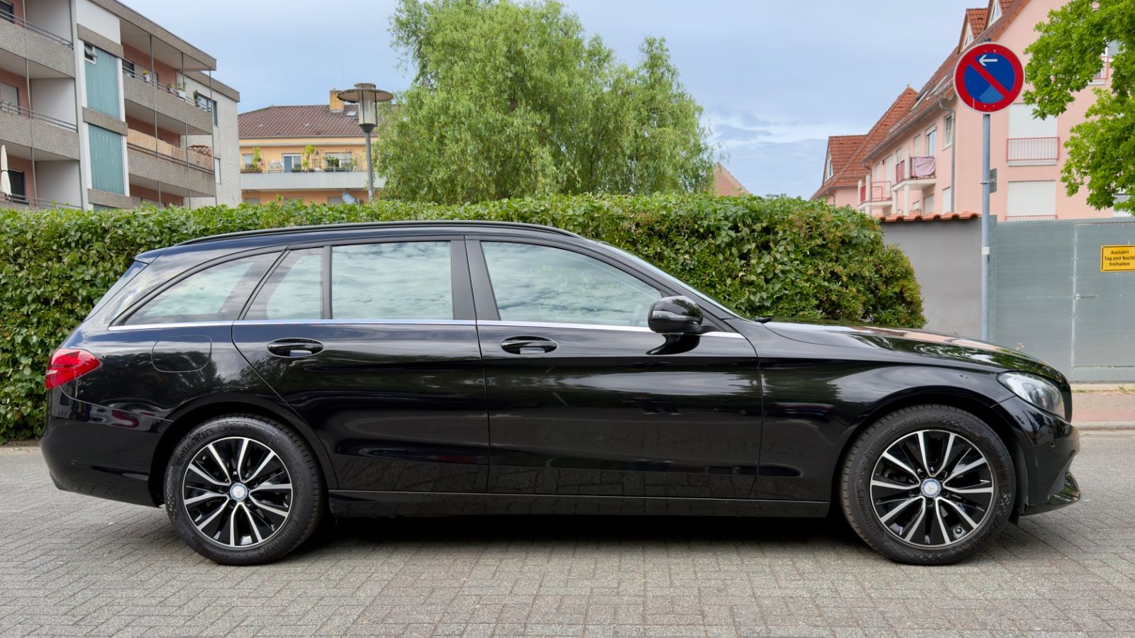 MERCEDES-BENZ C 220