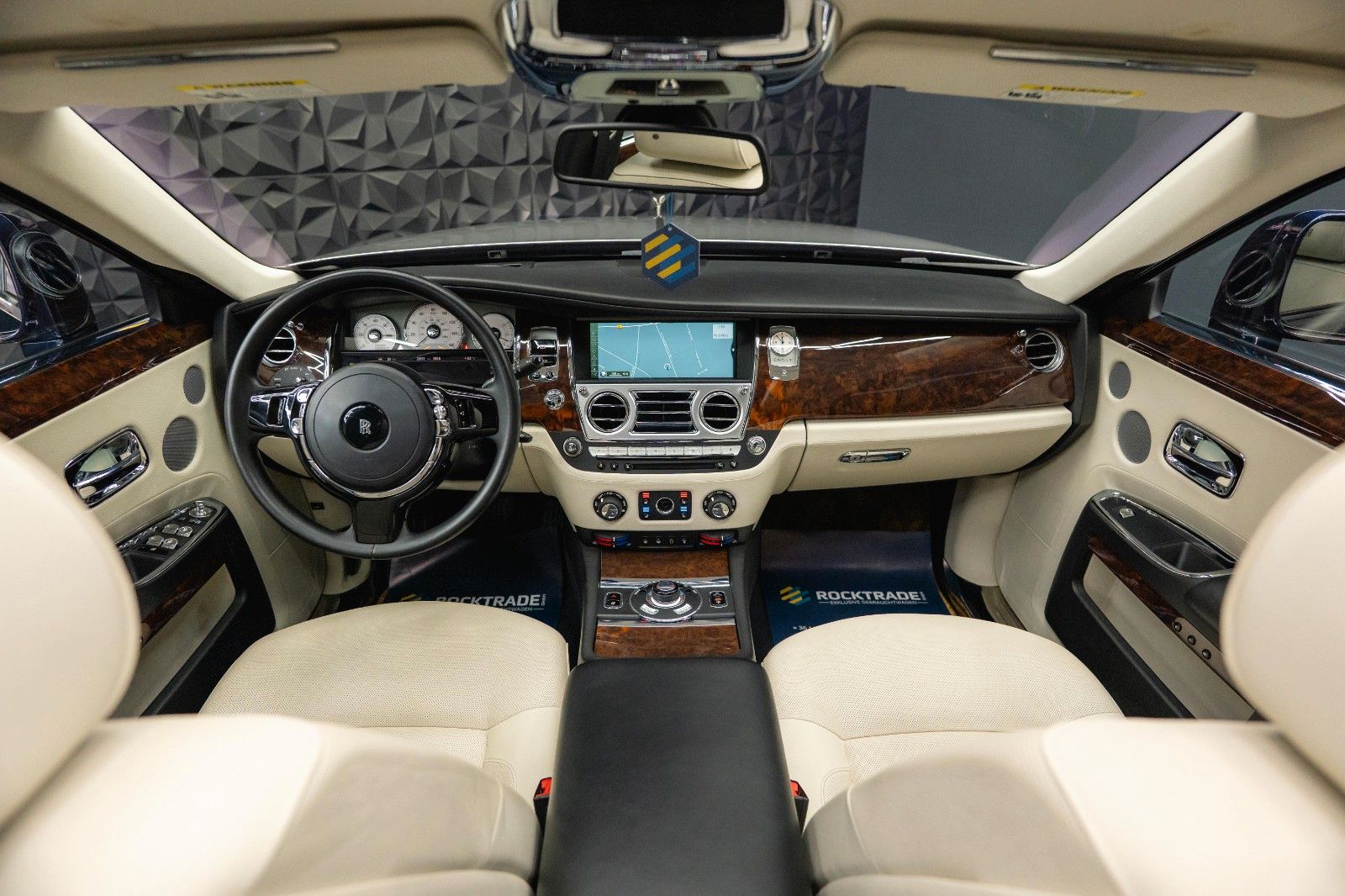 Fahrzeugabbildung Rolls-Royce Ghost V12 Full Service *Panorama*TV*360*HU*19%*