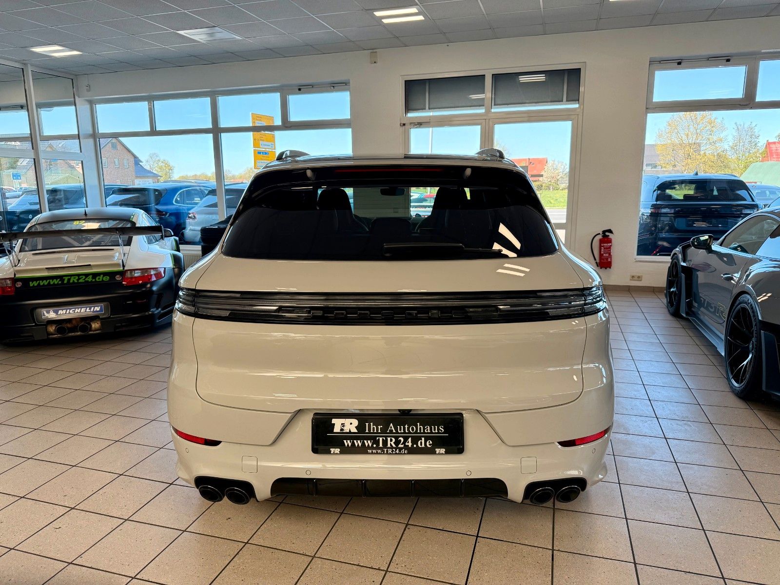 Fahrzeugabbildung Porsche Cayenne S SportDesign/AHK/Luftfederung/ACC