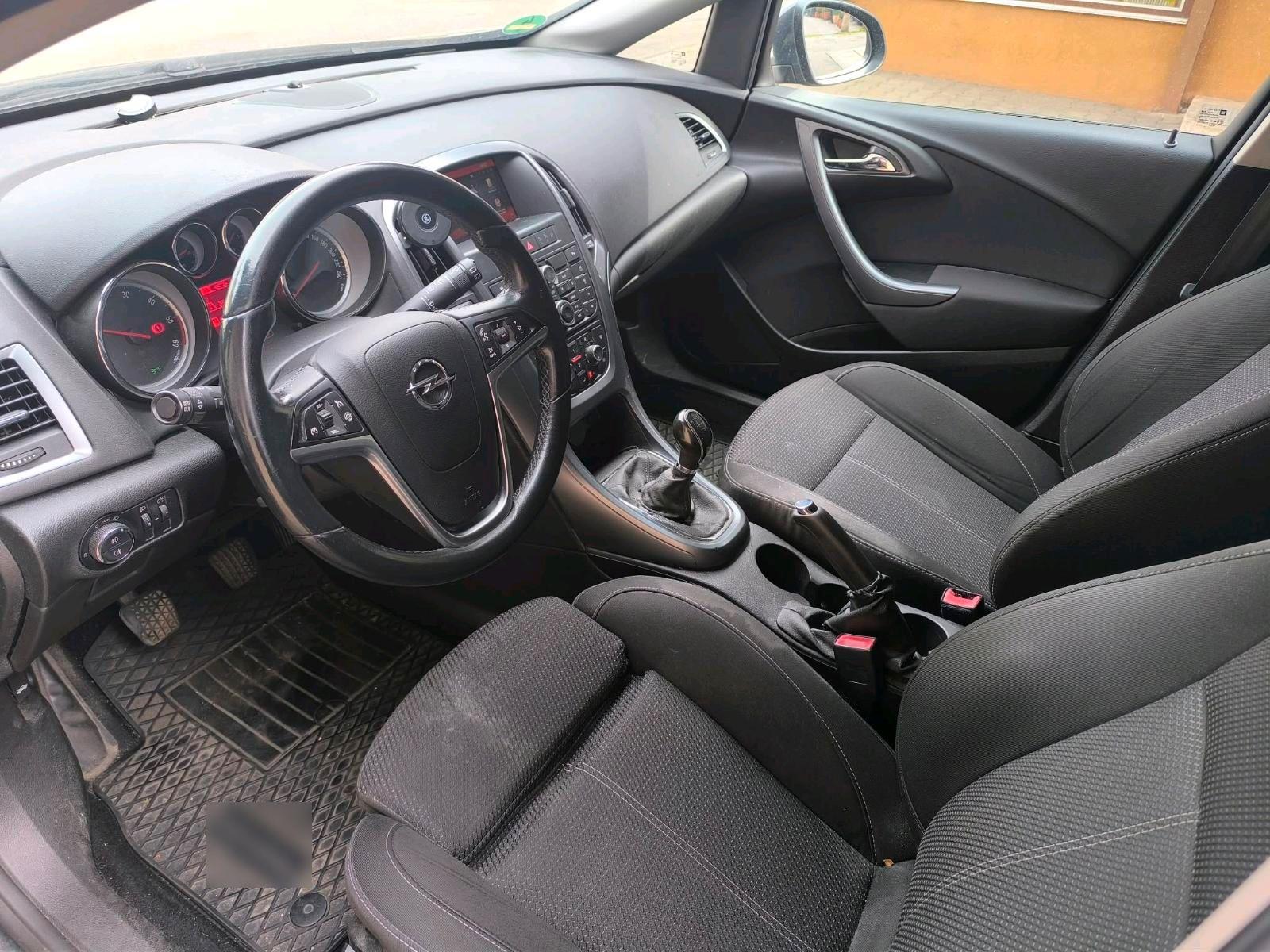 Opel Astra 2014 — photo 6