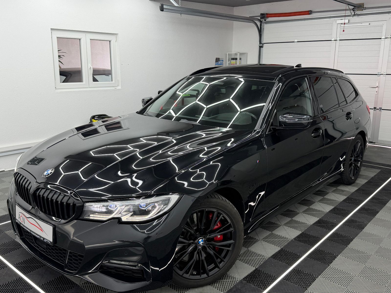 Fahrzeugabbildung BMW 320 d xDrive M-SPORT/LASER/DRIVING ASS+/PANO/HUD