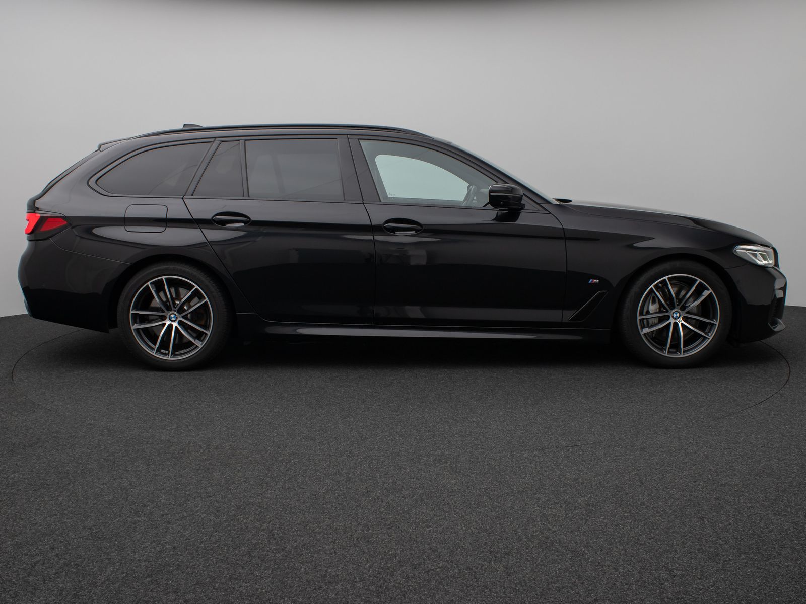 Fahrzeugabbildung BMW 530d M Sport 360° HUD DAB H/K Komfortsitze ACC