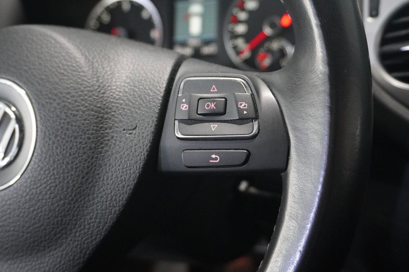 Fahrzeugabbildung Volkswagen Tiguan 2.0D LIFE KLIMA/SHZ/PDC/AUX/NEBEL