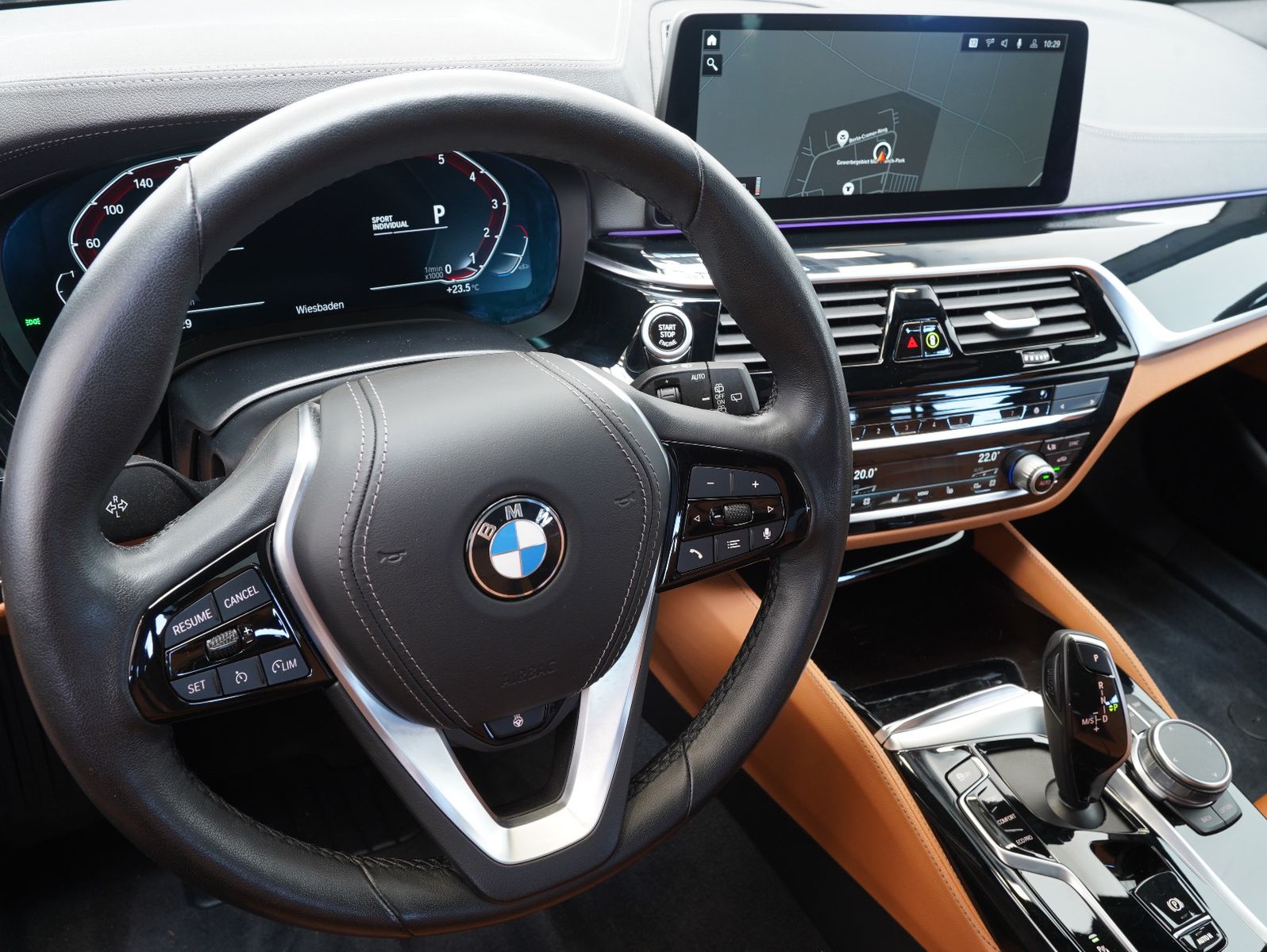 Fahrzeugabbildung BMW 520 i Touring  Luxury Line H&K/KAMERA/LM19"