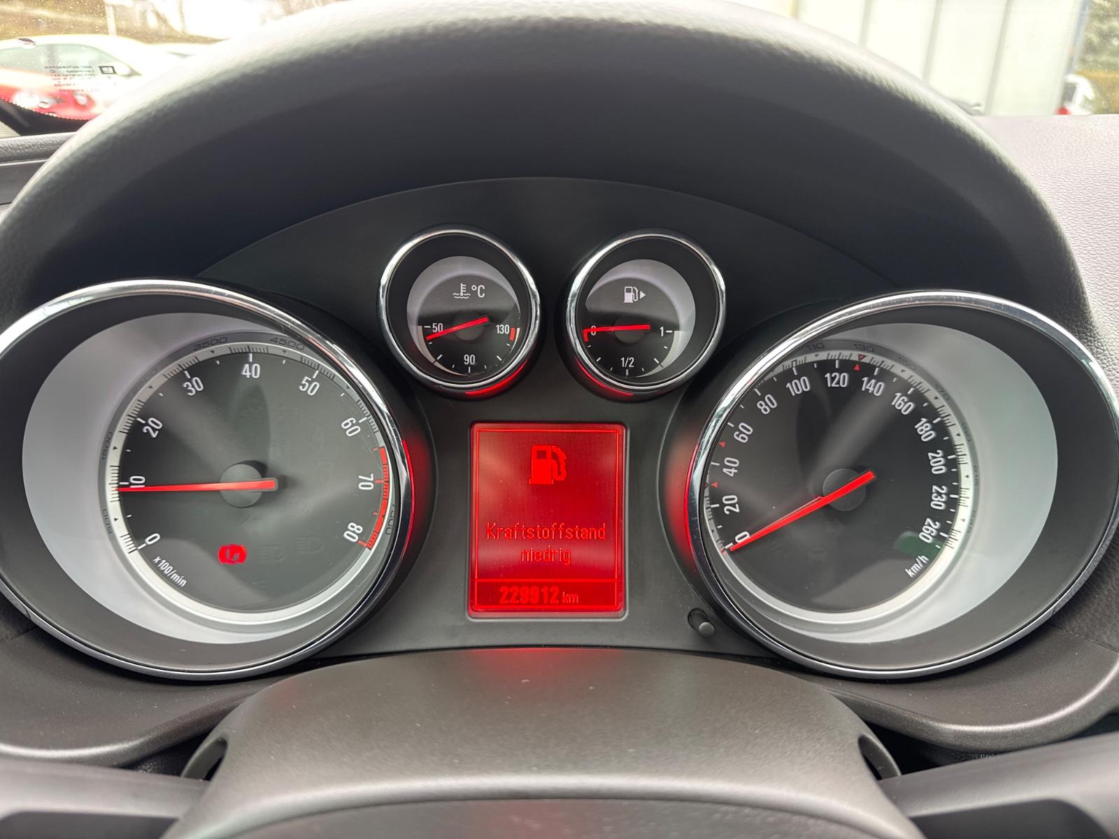 Opel Insignia 2012 — photo 29