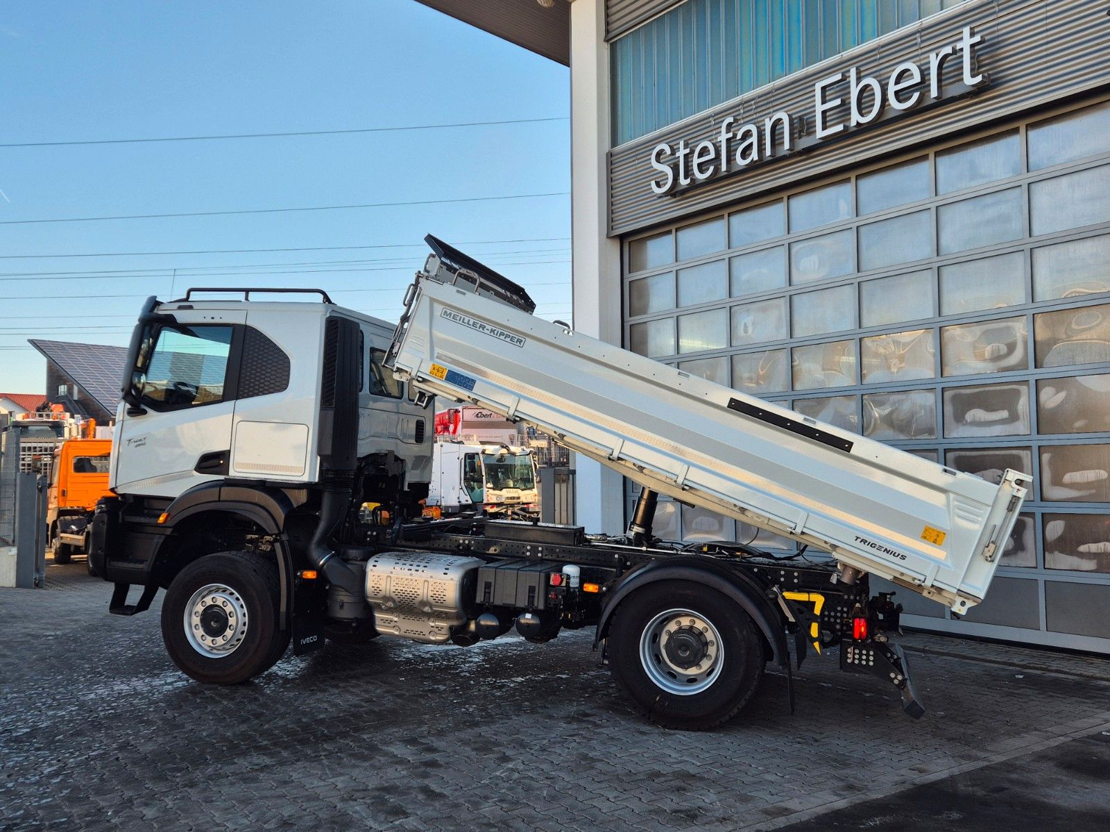 Fahrzeugabbildung Iveco AT190T36W/P 4x4 Allrad, Meiller-Dreiseitenkipper