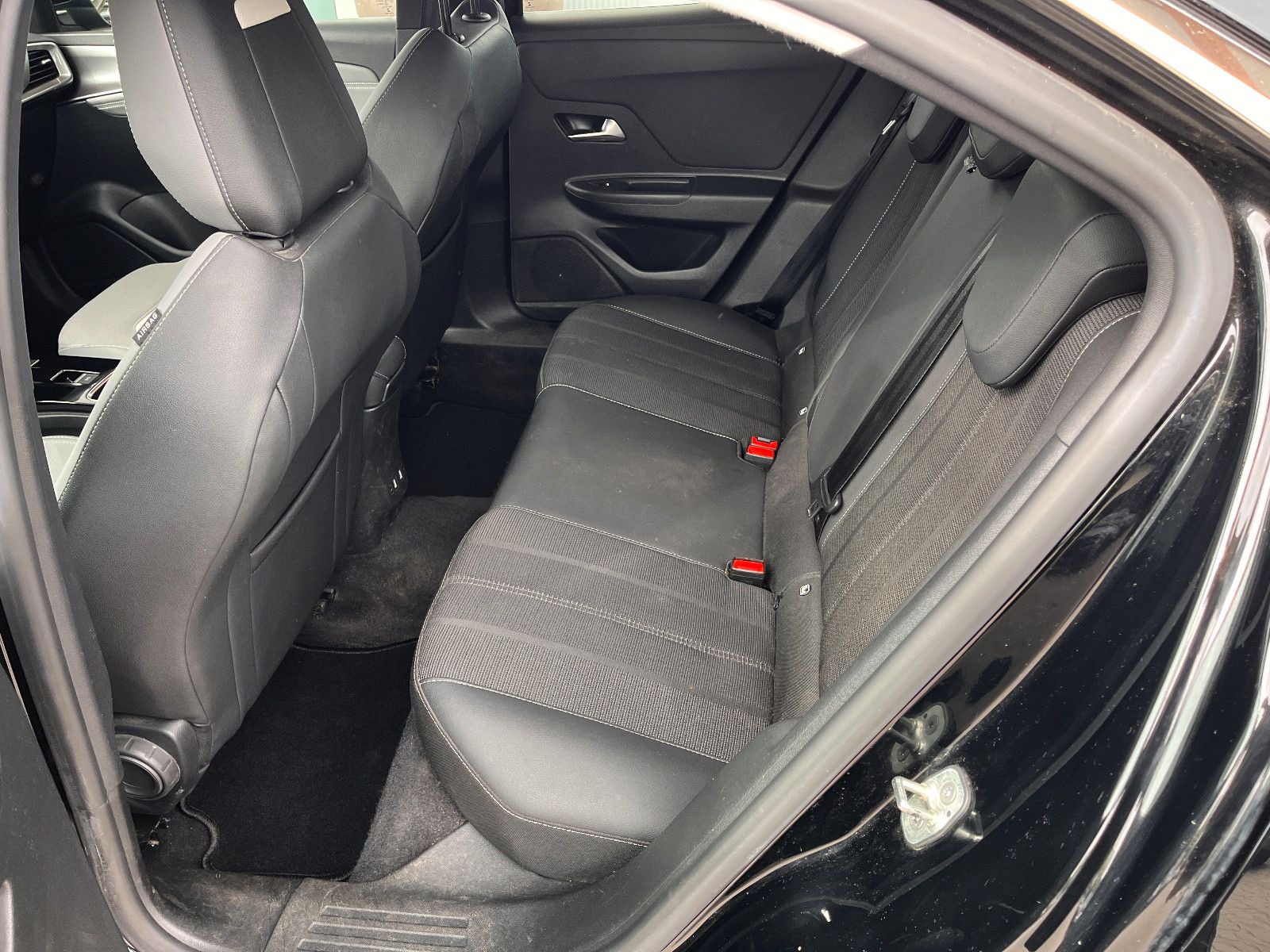 Fahrzeugabbildung Opel Mokka e Elegance