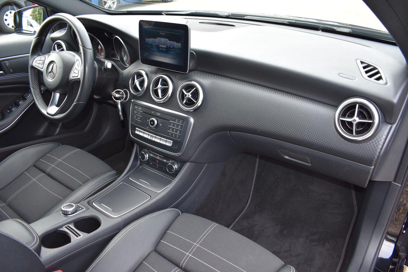 Fahrzeugabbildung Mercedes-Benz A 180 BlueEfficiency Urban Autom. Navi Kamera