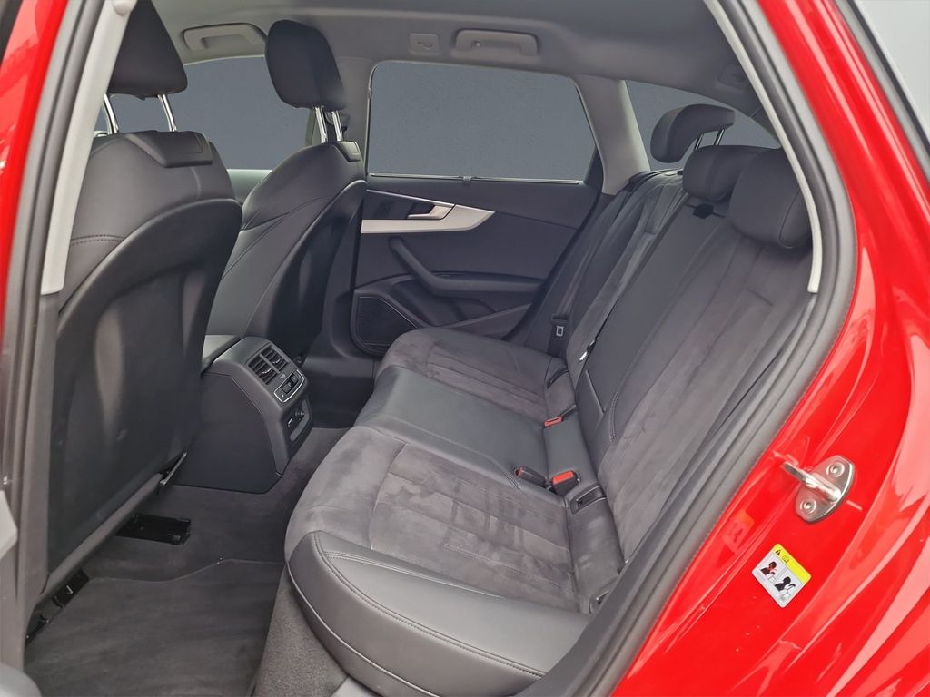AUDI A4 2024