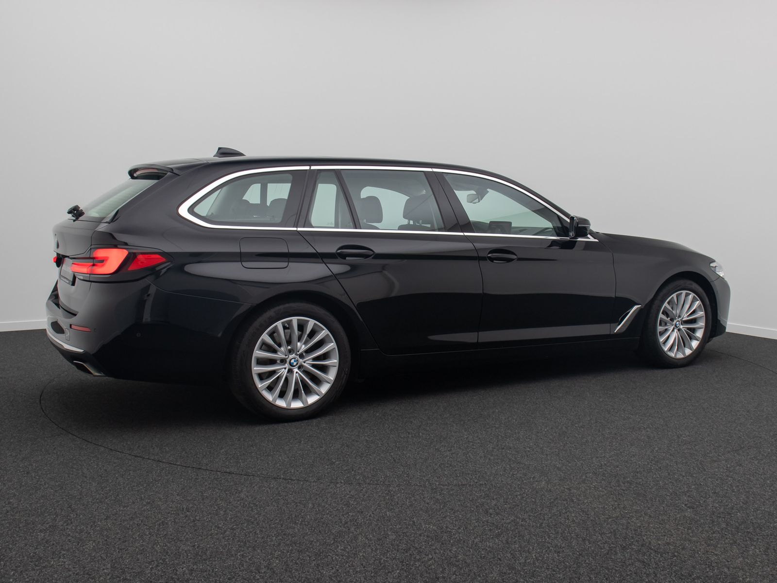 Fahrzeugabbildung BMW 530d Luxury Line HUD DAB H/K Panorama Individual