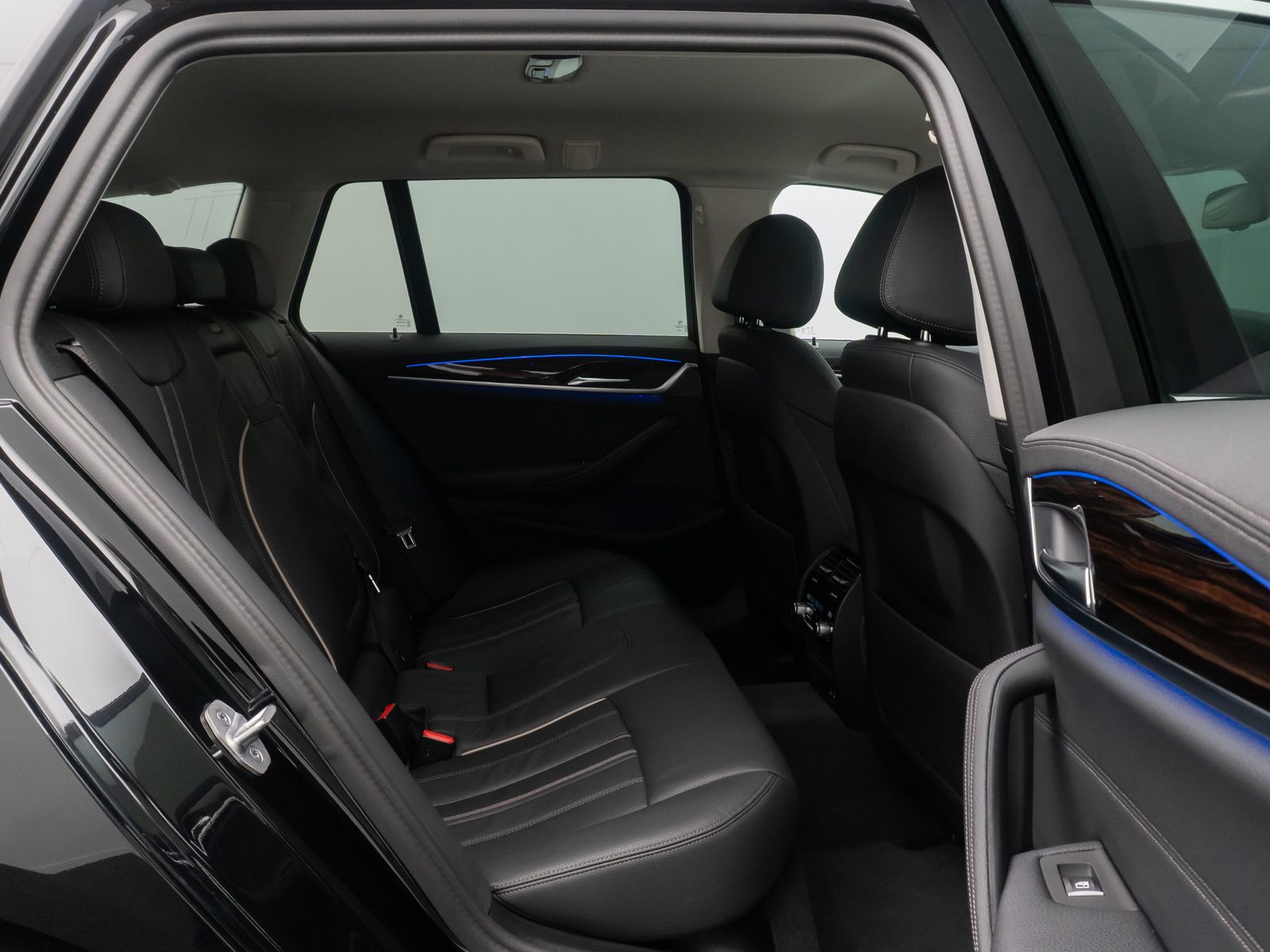 Fahrzeugabbildung BMW 530d xD Luxury Line DAB HUD Kamera Sport Alarm