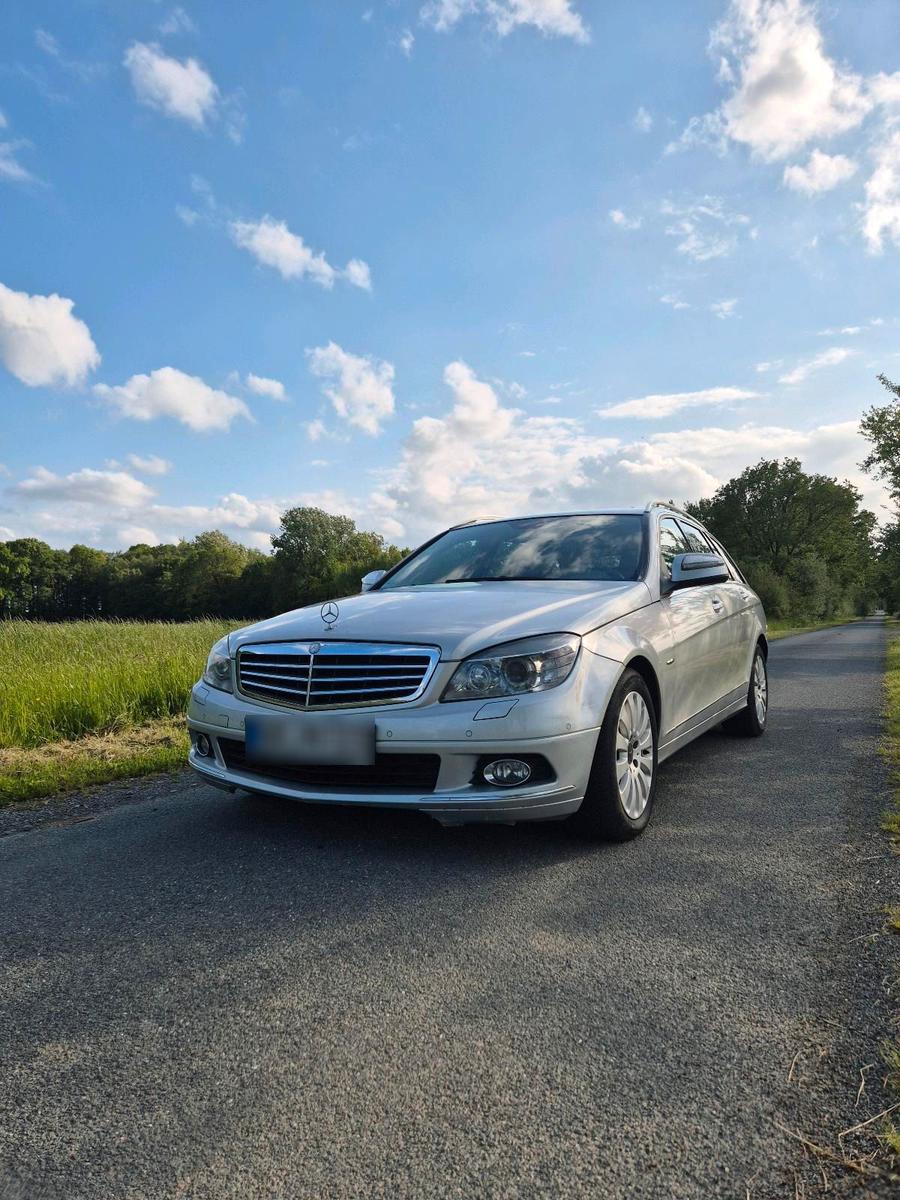 Mercedes-Benz C220 2008 — rear view