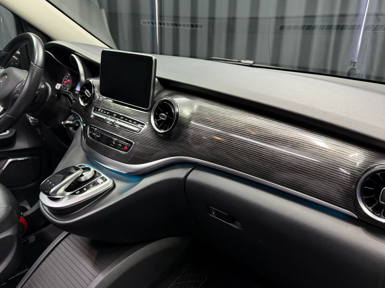 Fahrzeugabbildung Mercedes-Benz V300 d AVANTGARDE EDITION 4MATIC lang|BURMESTER|