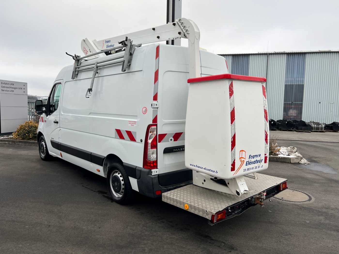 Fahrzeugabbildung Renault Master 2.3 dCi / France Elevateur 121FT, 12m