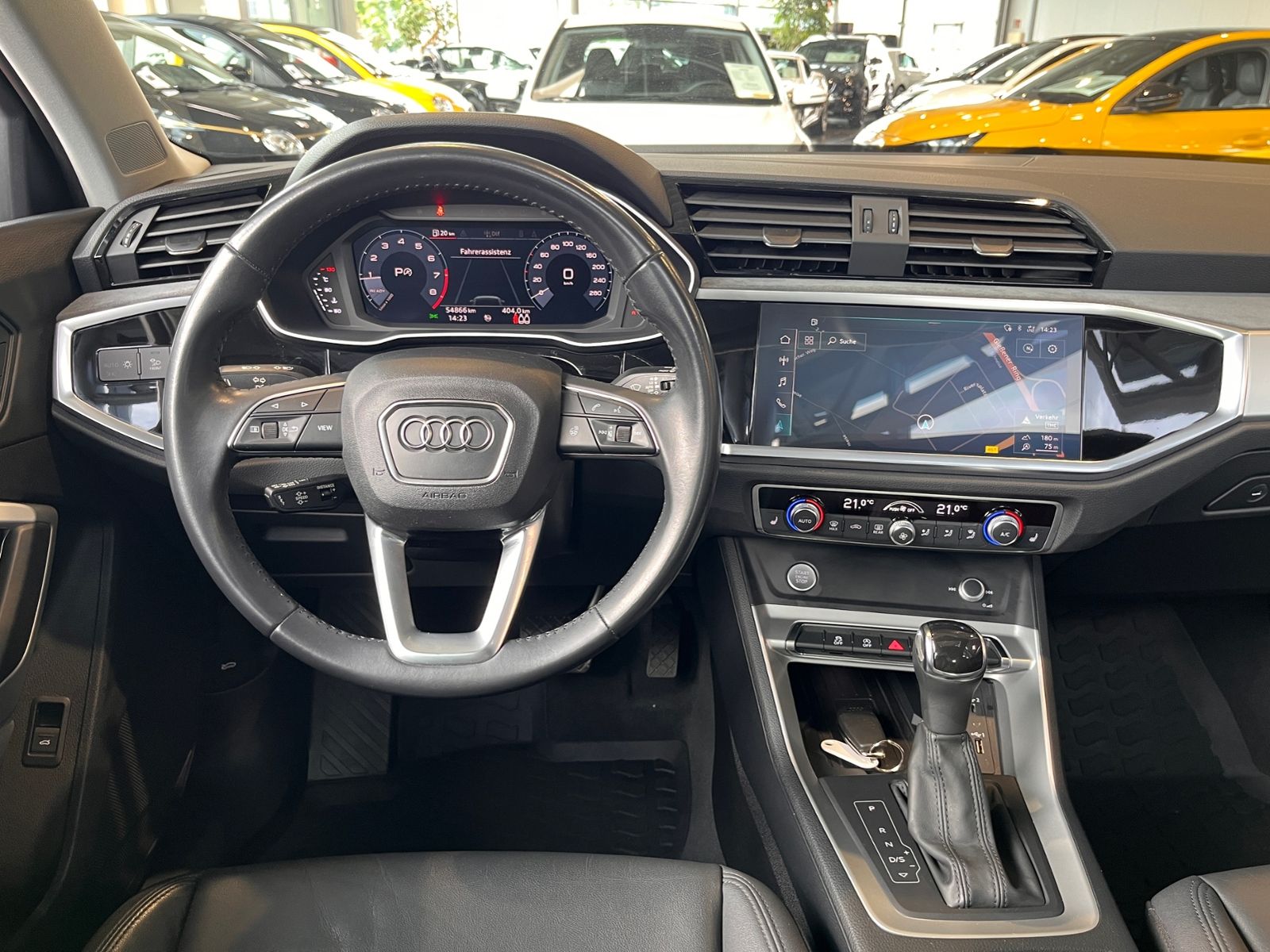 Fahrzeugabbildung Audi Q3 40 TFSI quattro advanced PANO AHK LED