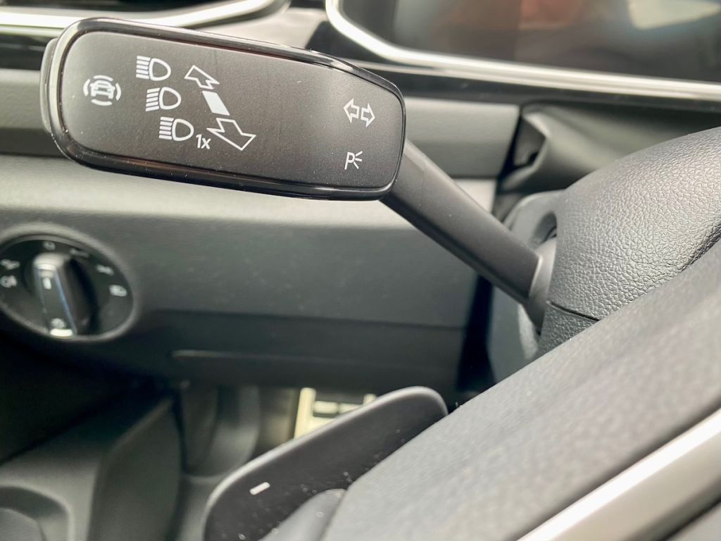 Fahrzeugabbildung Volkswagen T-Roc Cabriolet 1.5 DSG R-Line AAC GJR AHK NAVI