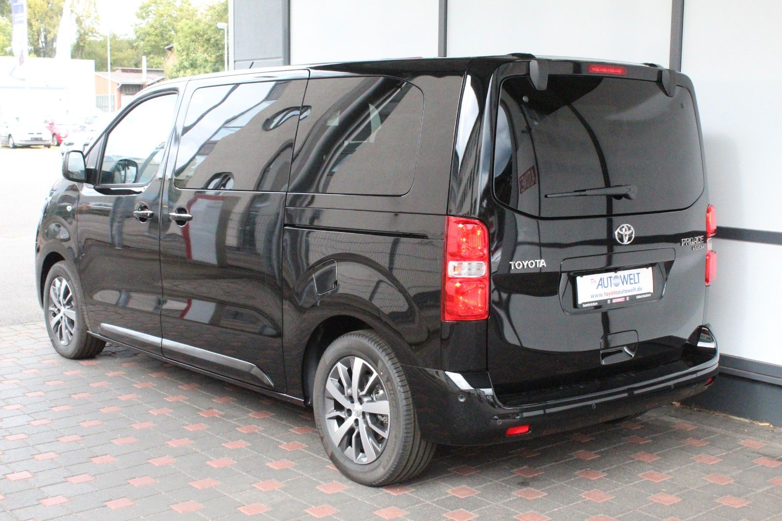 Fahrzeugabbildung Toyota Proace Verso 2.0 L1 Team D 177PS