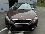 Peugeot 2008 Allure Pano Leder Tempo Navi PDC Alu Klima - Peugeot mit Diesel-Antrieb: Navigationssystem, Limousine