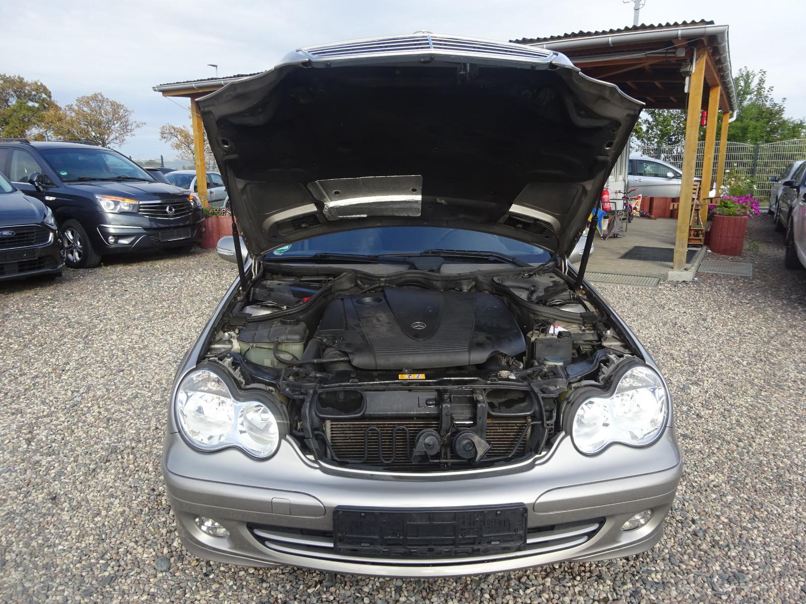 Mercedes-Benz C220 2005 — photo 13
