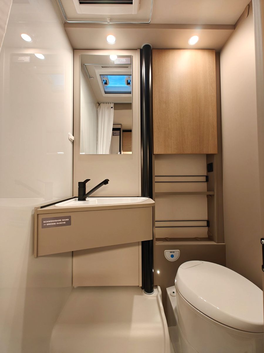 Fahrzeugabbildung LMC Tracer V 670 - Tracer Van Paket, 140PS, MJ2026 -