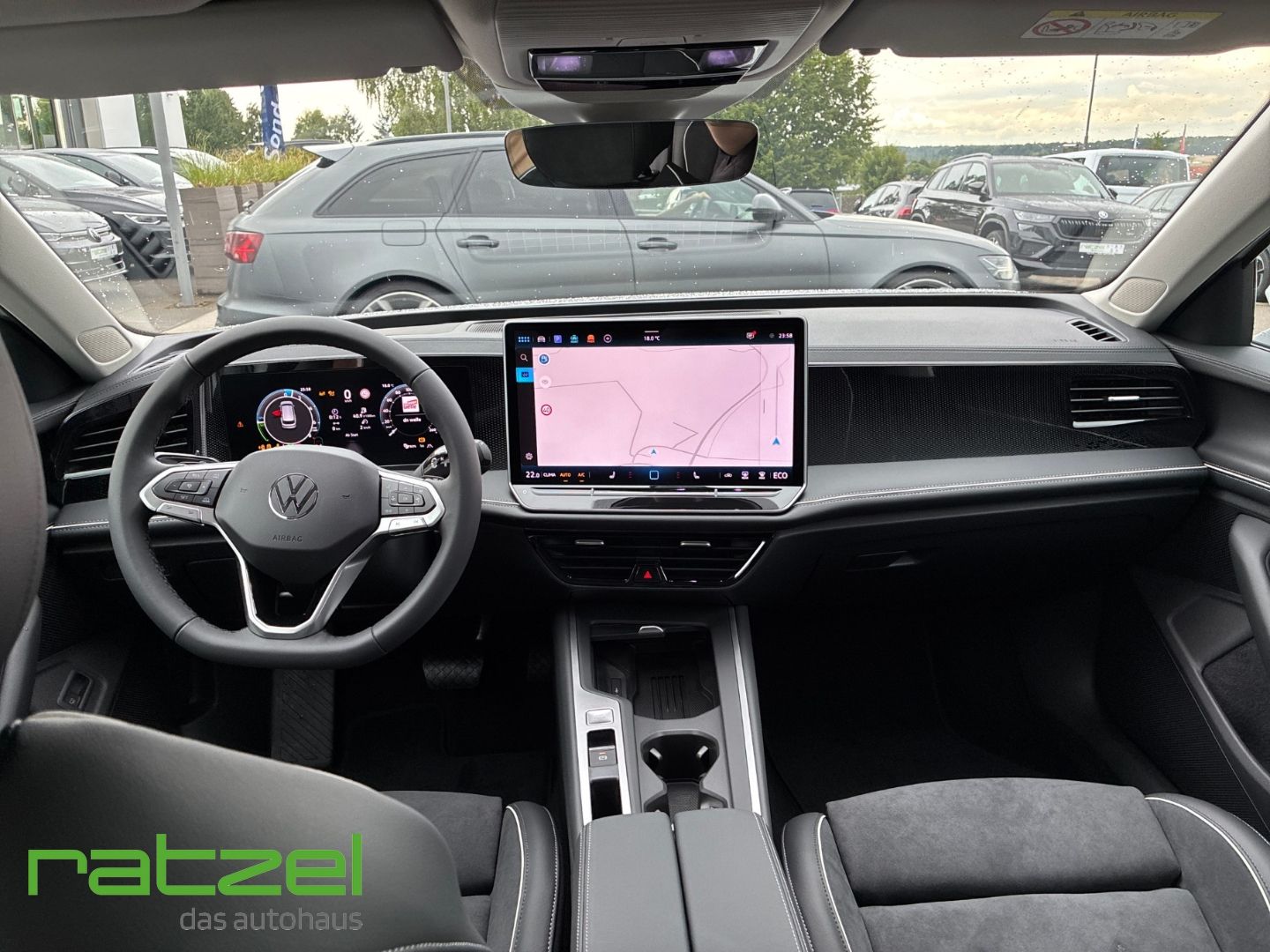 Fahrzeugabbildung Volkswagen Passat Variant Business eHybrid IQ.Drive+ACC+AHK