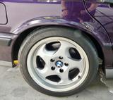 BMW M5 E34 mit KW-Competition-Sportfahrwerk - BMW M5: E34