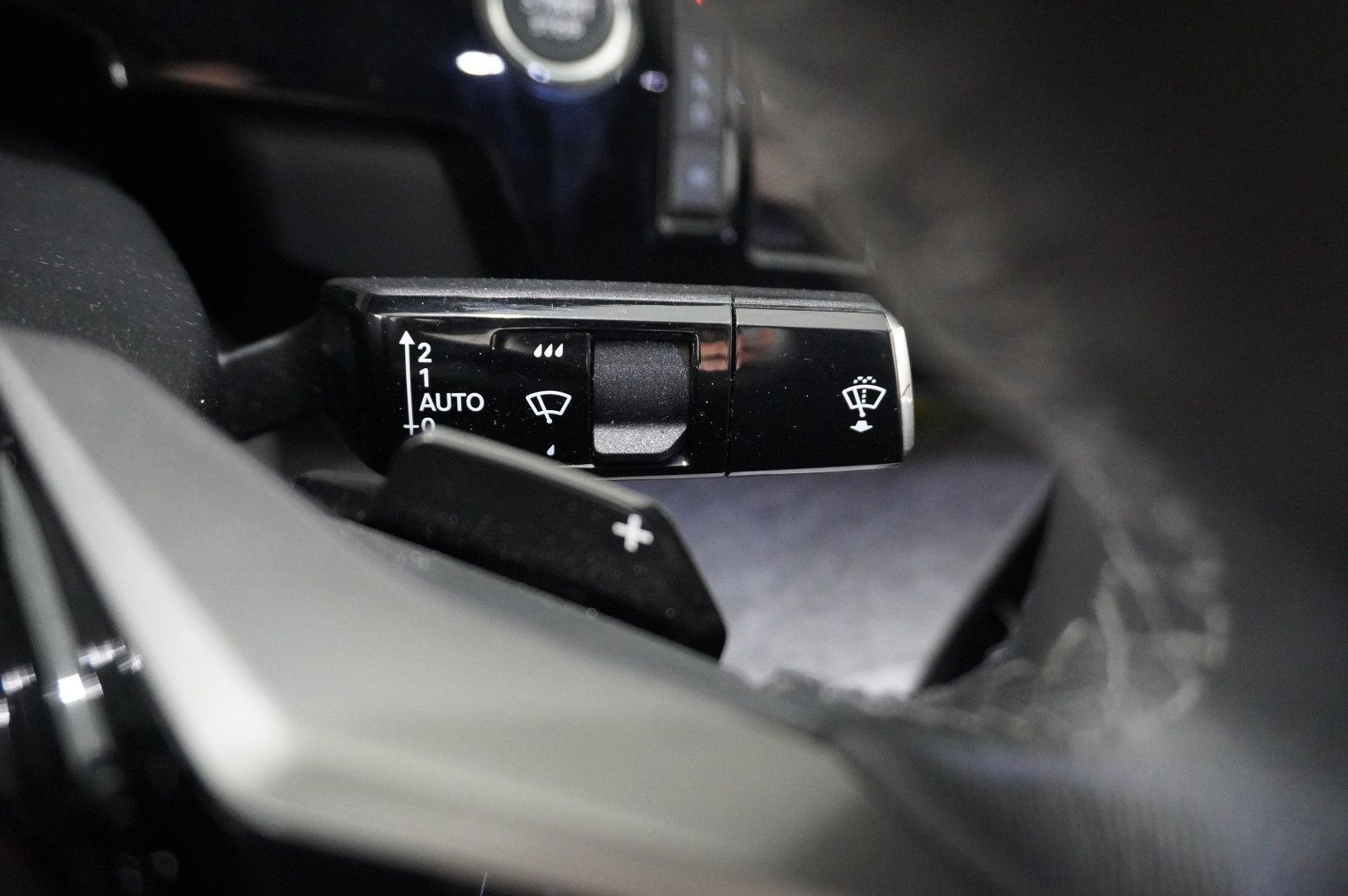 Fahrzeugabbildung Peugeot 3008 Hybrid 145 ALLURE NAVI/LED/360°/SPORT/DAB+