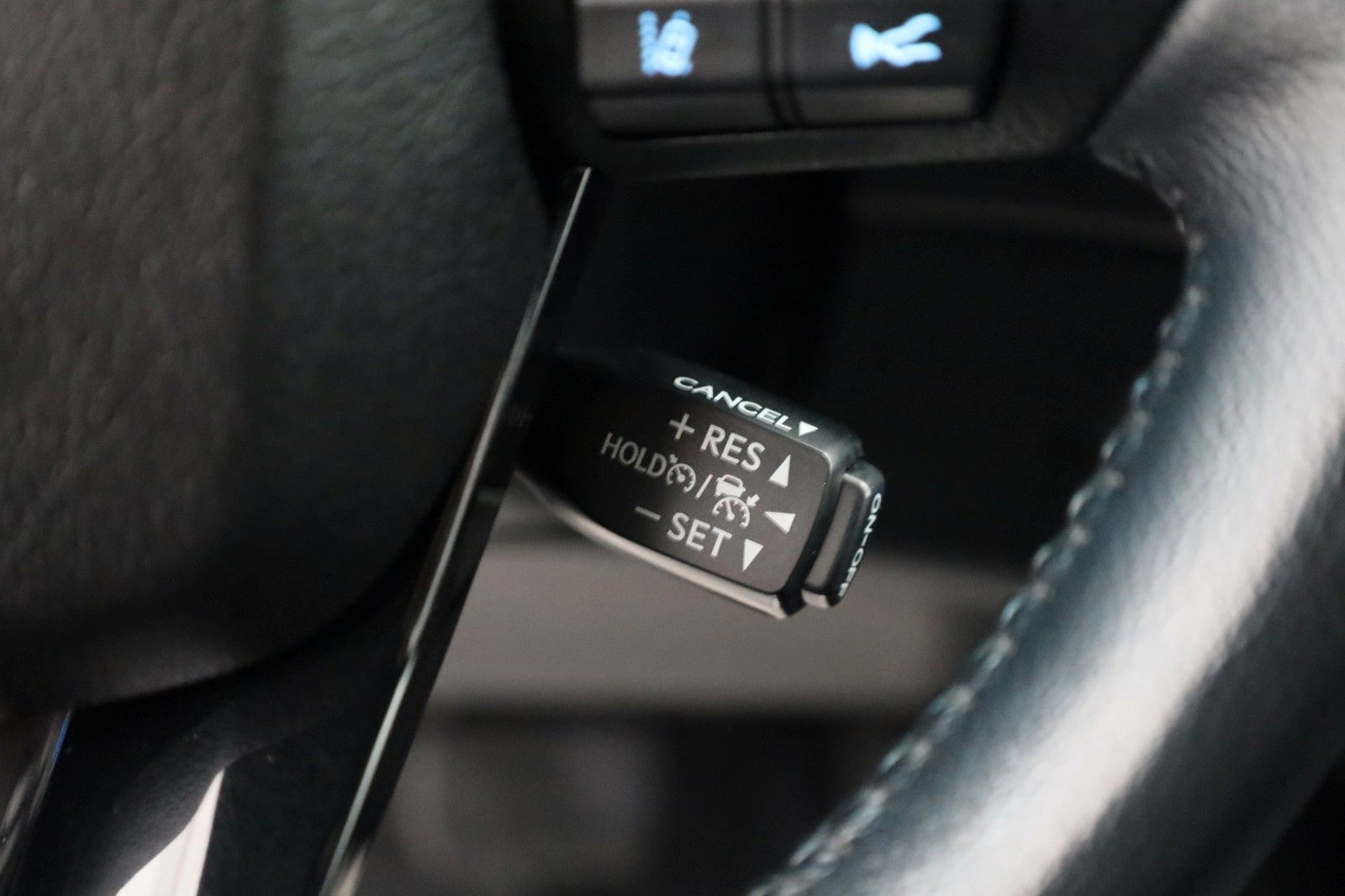 Fahrzeugabbildung Toyota Hilux 2.8 D-4D Invincible,HardTOP,8xAluräder,AHK