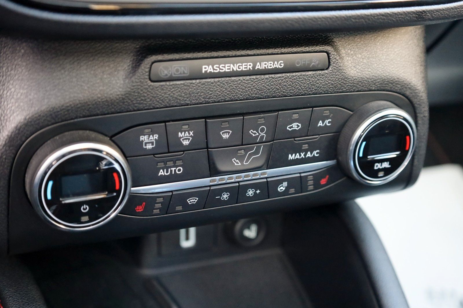 Fahrzeugabbildung Ford Focus Turnier ST-Line X Navi,Panorama,Kamera,SH