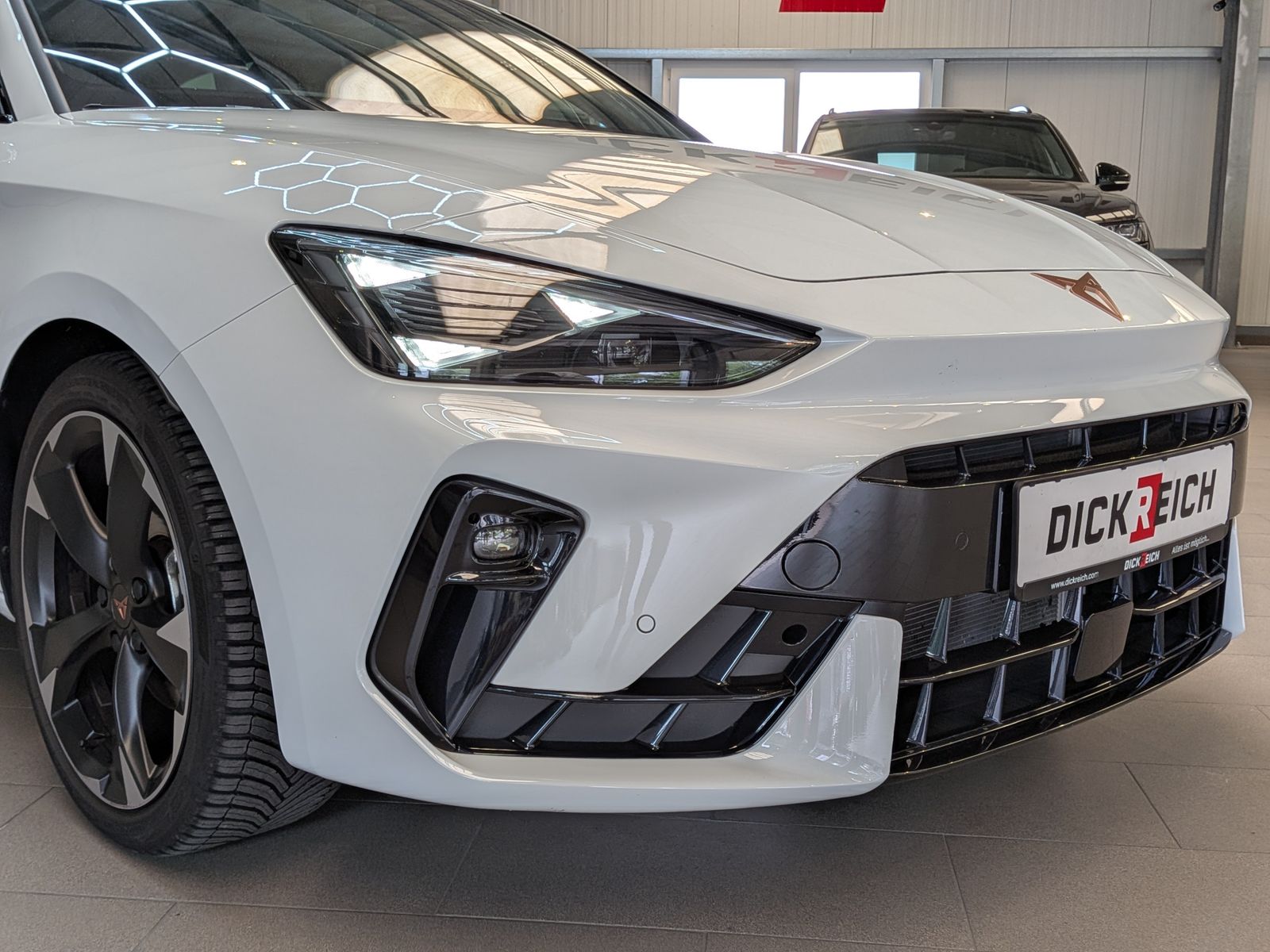 Fahrzeugabbildung CUPRA Leon 1.5 eTSI DSG DYNAMIC-EDGE-PAKET*CAM*AHK*18"