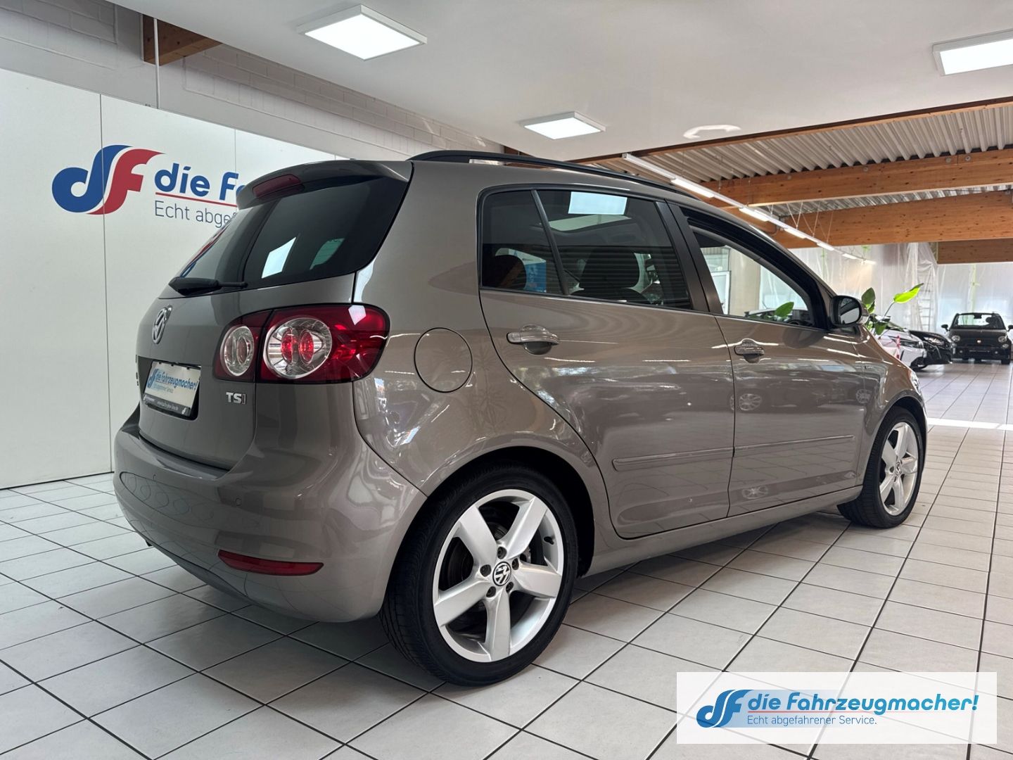 Fahrzeugabbildung Volkswagen Golf Plus VI Life Navi Dyn. Kurvenlicht 2-Zonen-