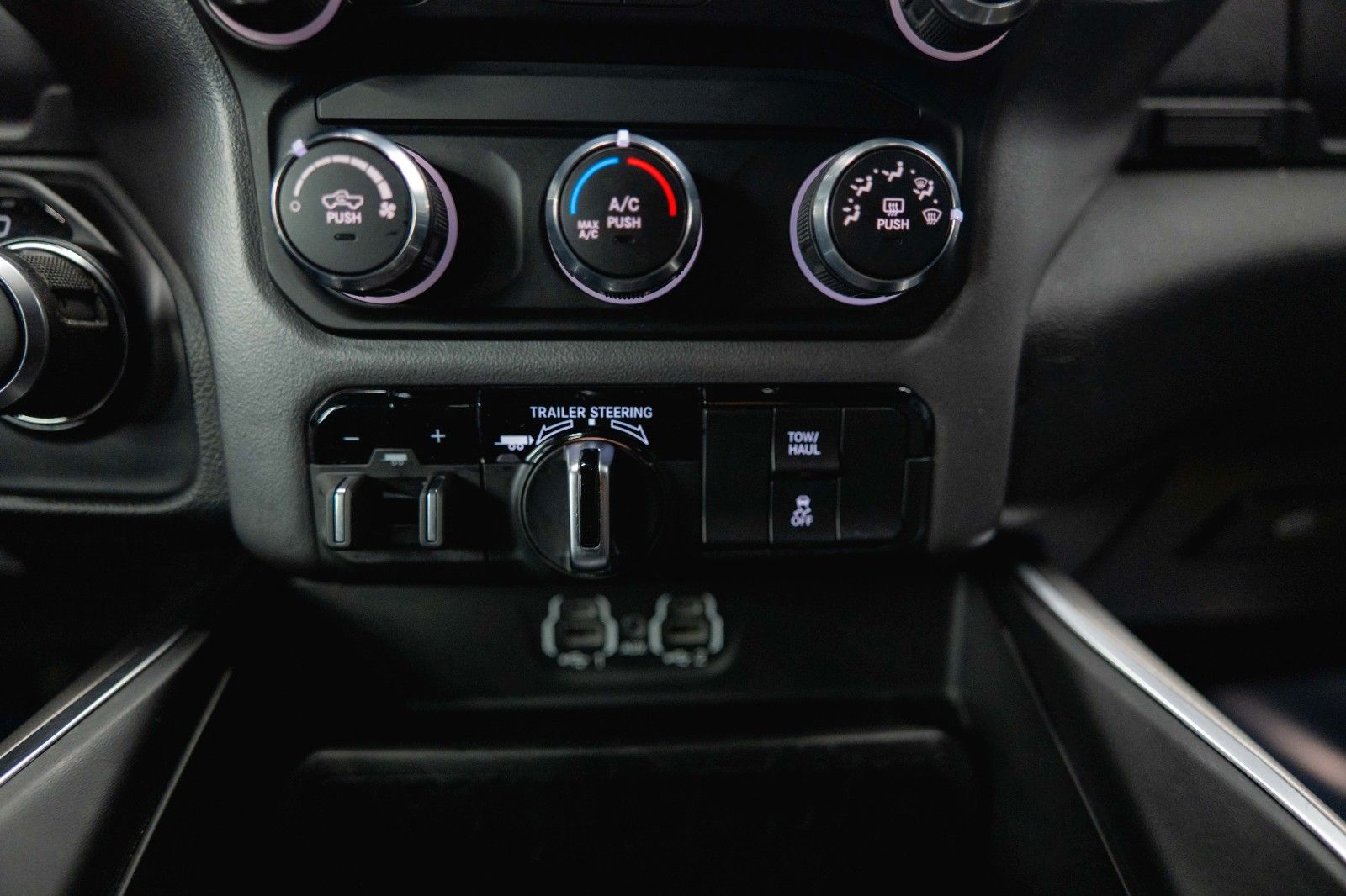 Fahrzeugabbildung Dodge RAM 5.7 V8 HEMI 4x4 OFFROAD Night Limited 19%