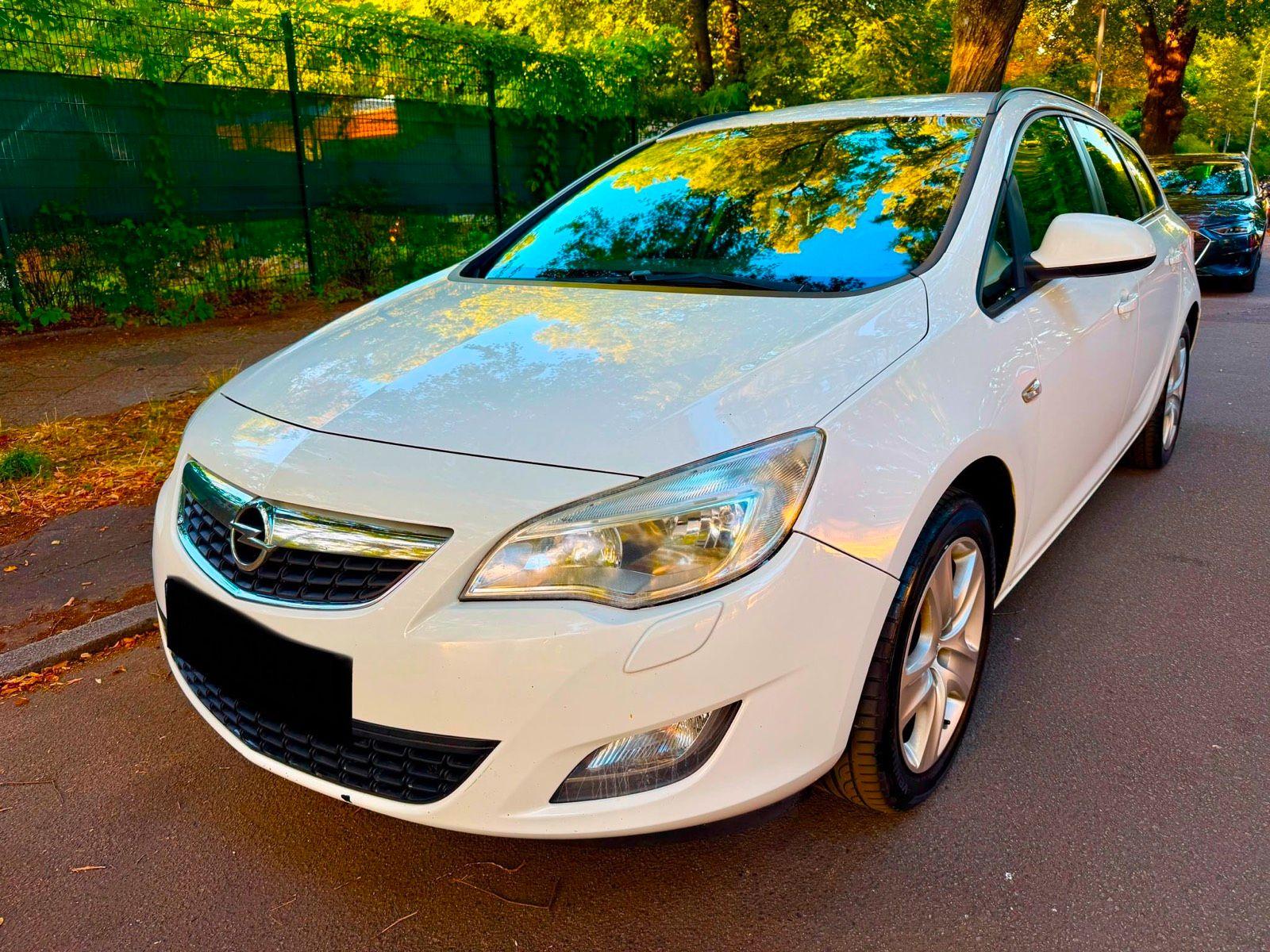 Opel Astra, 2010