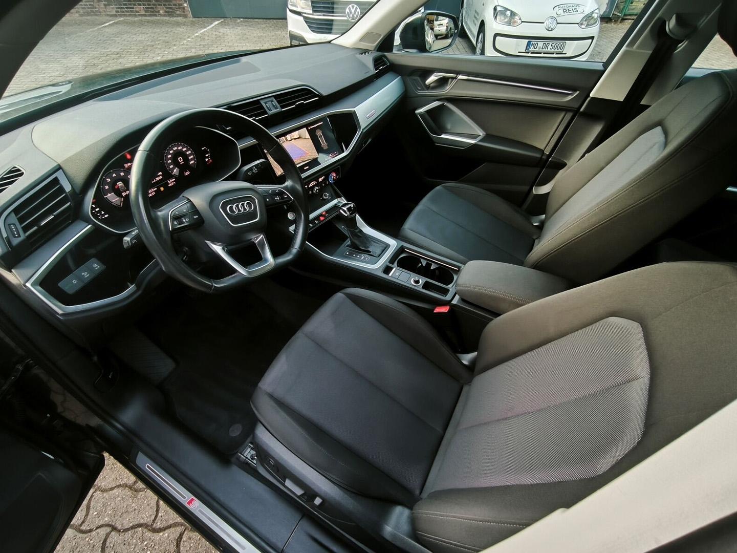 Audi Q3 35 TFSI S line S-TRONIC LED CONNECT ACC KAMER