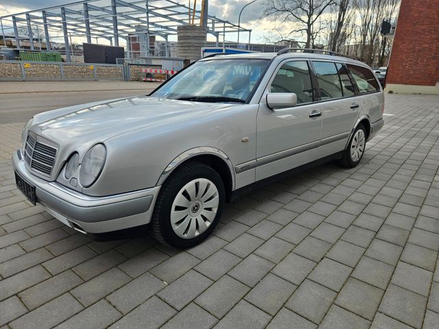 Mercedes-Benz E 320 4-Matic 2.Hand Klimaaut. Aut. TÜV Neu AHK