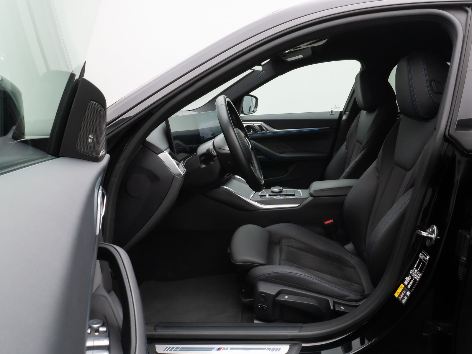 Fahrzeugabbildung BMW i4 eD40 M Sport Kamera DAB H/K Komfort 18Zoll