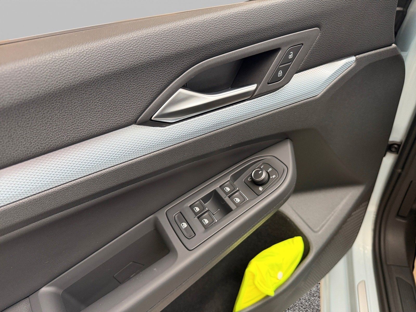 Fahrzeugabbildung Volkswagen Golf 1.5 eTSI DSG Energy Navi, AHZV, LED Plus