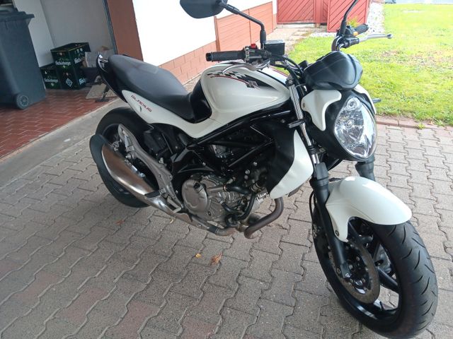 Suzuki SV 650 Gladius 