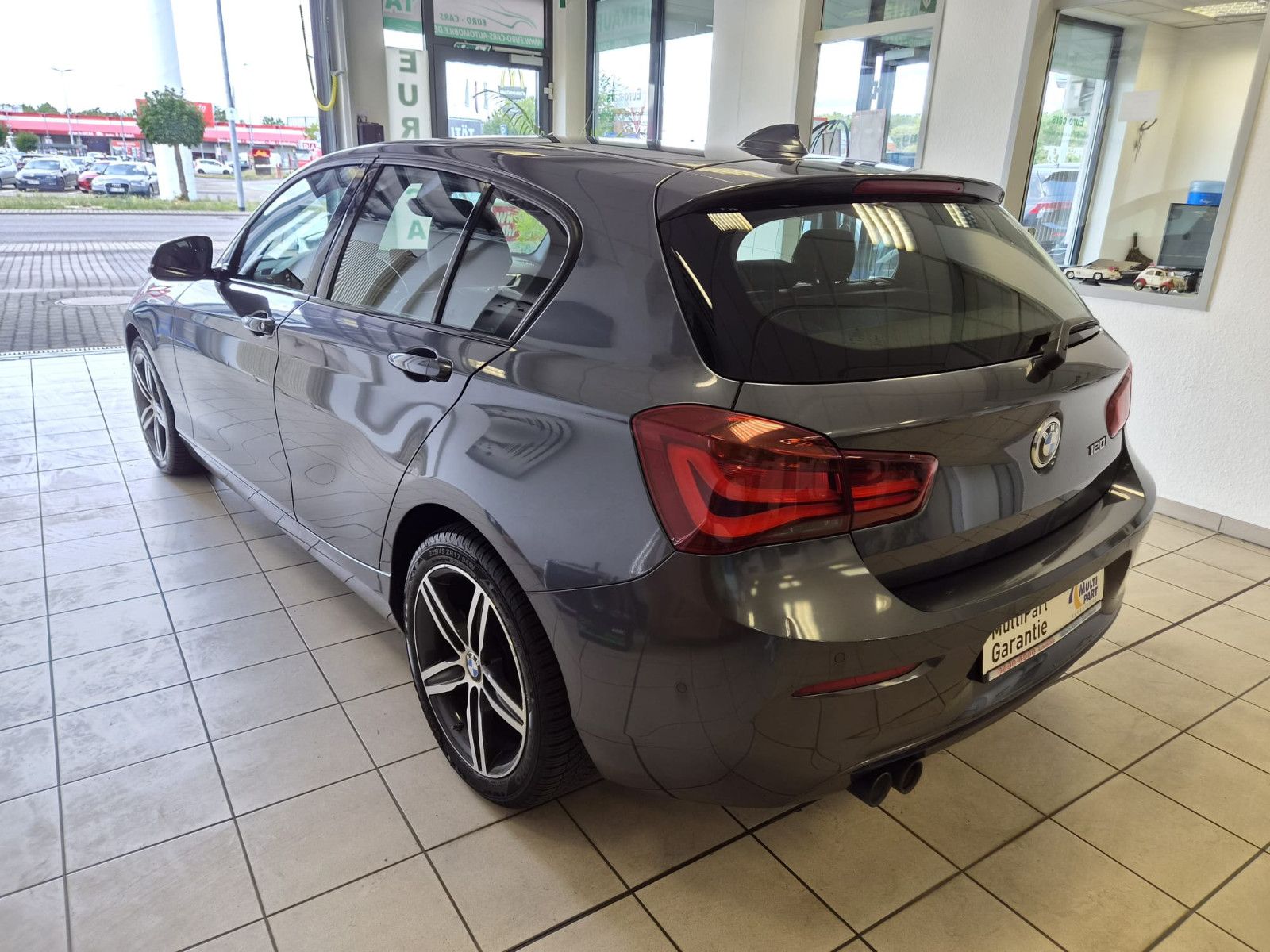 Fahrzeugabbildung BMW 120i Edition Sport Line Shadow/NAVI / AUTOMATIK