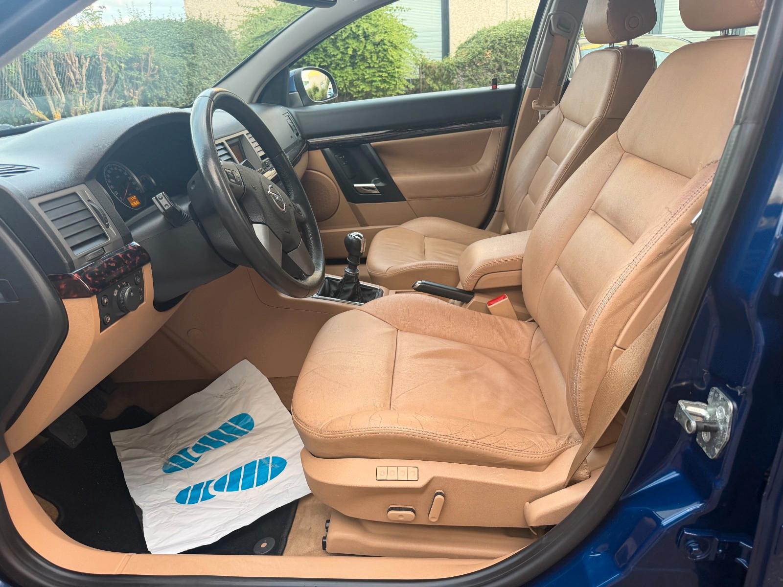 Opel Vectra 2005 — interior