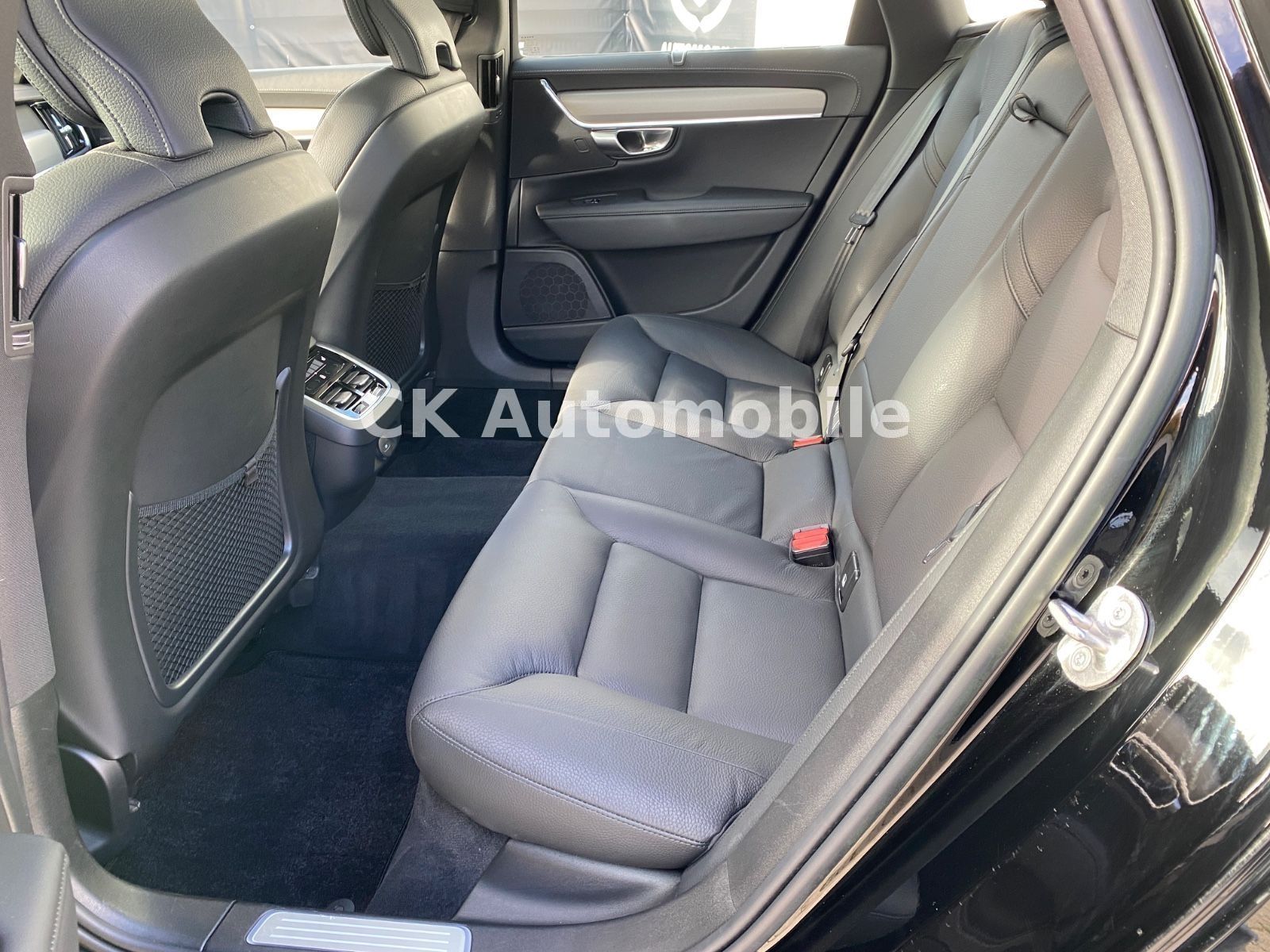 Fahrzeugabbildung Volvo V90 B5 Ultimate Dark AWD/BLIS/Pano/Head-Up/AHK