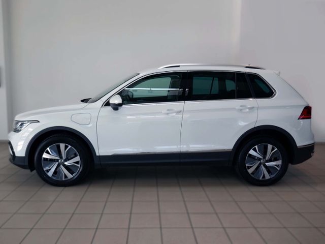 Fahrzeugabbildung Volkswagen Tiguan  Elegance 1.4 TSI eHybrid LED AHK RFK ACC